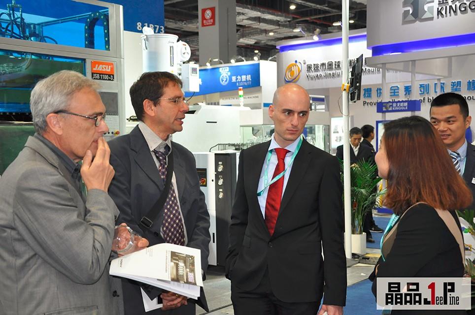 communicating with sacmi team.jpg communicating with sacmi team.jpg